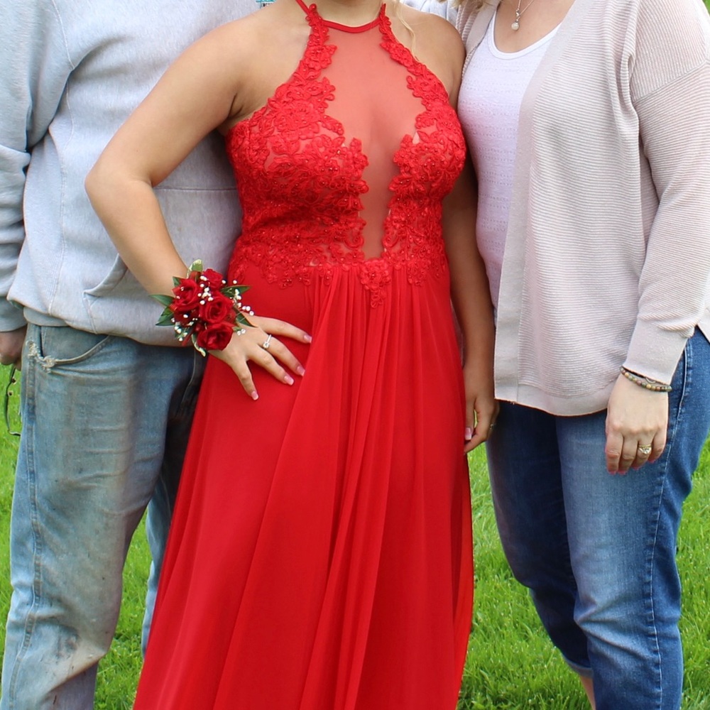 Gorgeous Faviana prom dress